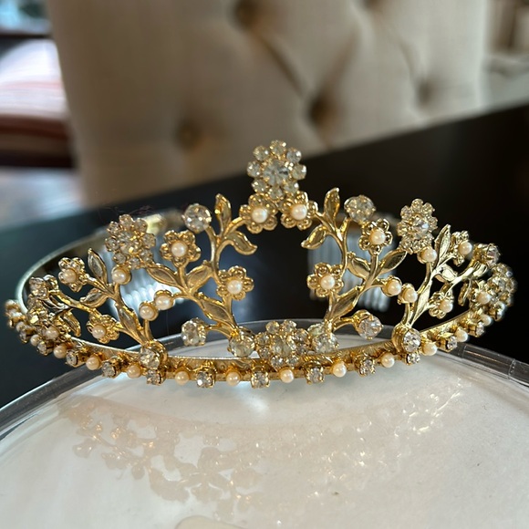 Cathy’s Concepts tiara - like new! In original box! - Picture 3 of 11